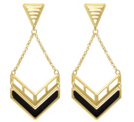Brinco Prata Mil Com Corrente Com ""V"" Vazado E Com Resina Dourado Menor preço em Brinco Prata Mil Com Corrente Com ""V"" Vazado E Com Resina Dourado